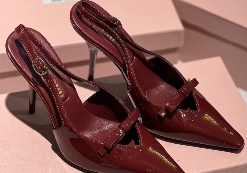 Кожаные босоножки Miu Miu бордовые на высоком каблуке