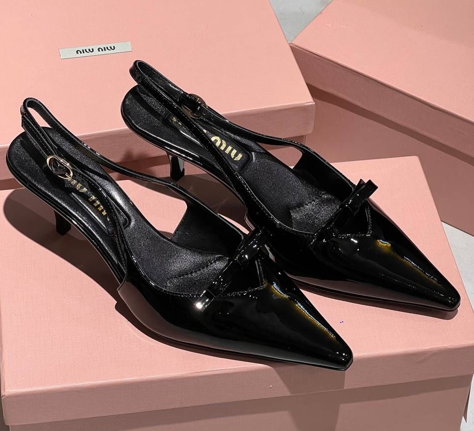 Кожаные босоножки Miu Miu черные