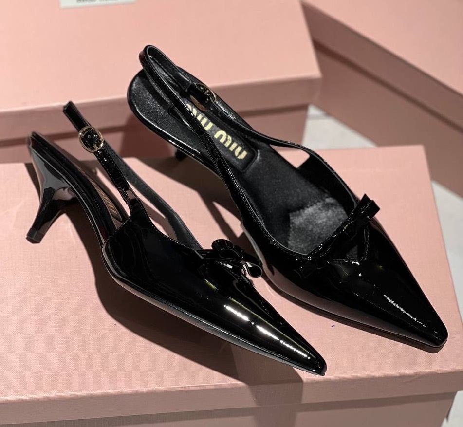 Кожаные босоножки Miu Miu черные