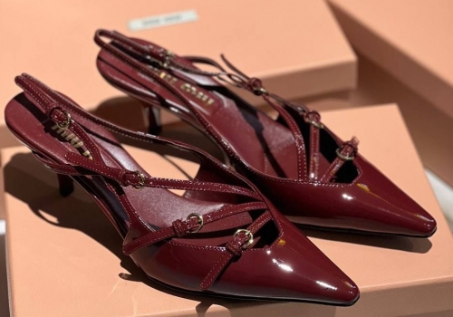 Бордовые кожаные босоножки Miu Miu