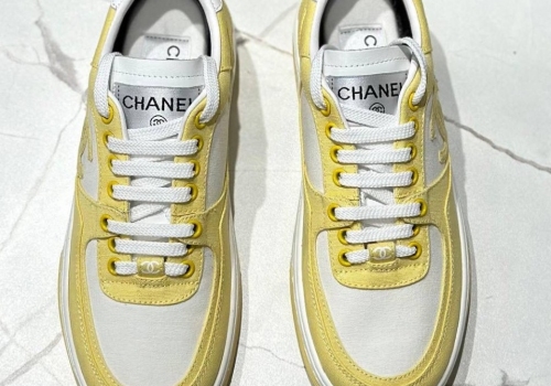 Женские кожаные кроссовки Chanel желтые с белым