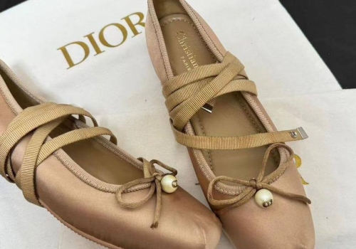 Бежевые женские балетки Christian Dior