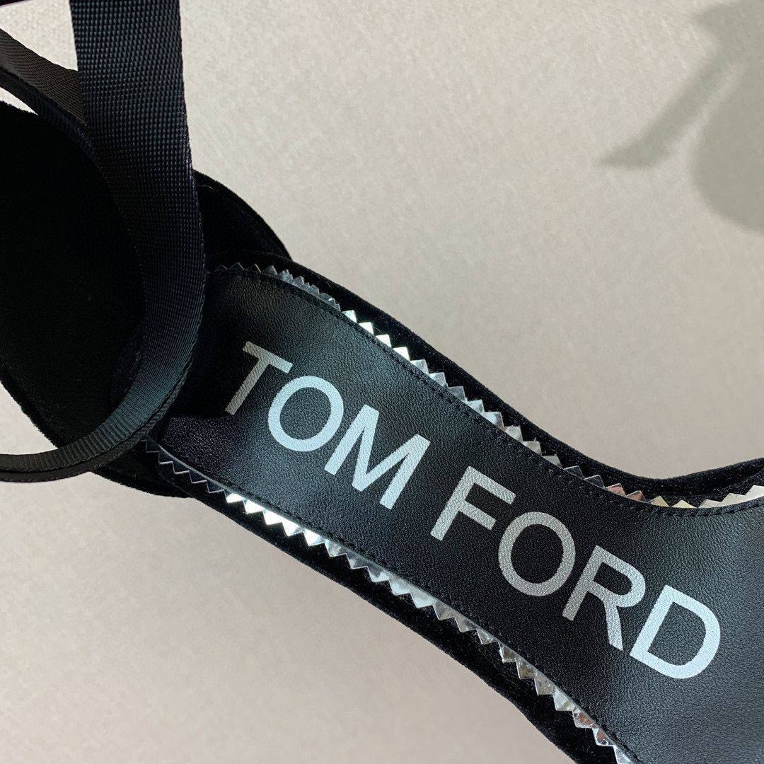 Бархатные черные босоножки Tom Ford