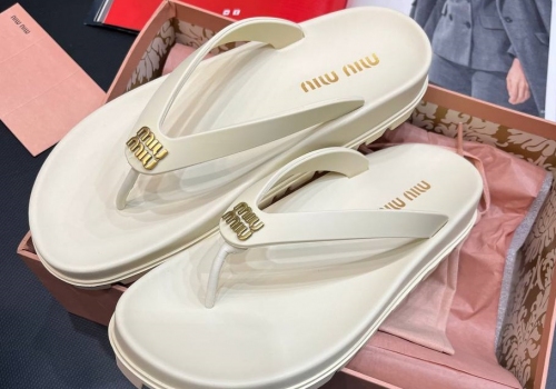 Молочные сланцы Miu Miu