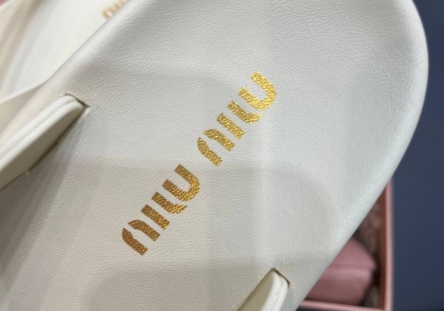 Молочные сланцы Miu Miu