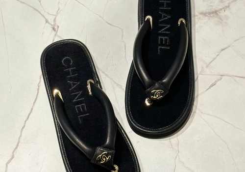 Женские кожаные черные шлепки Chanel