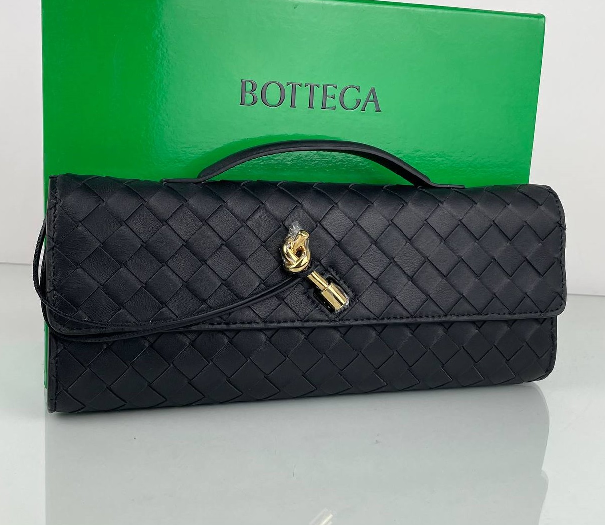 Женский кожаный клатч Bottega Veneta Andiamo черный