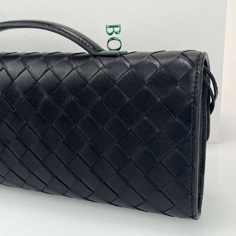 Женский кожаный клатч Bottega Veneta Andiamo черный