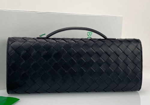 Женский кожаный клатч Bottega Veneta Andiamo черный