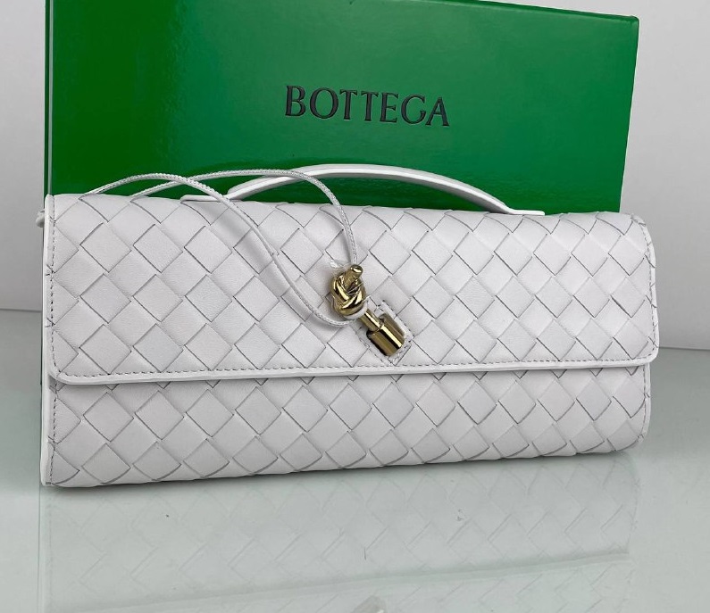 Женский кожаный клатч Bottega Veneta Andiamo белый