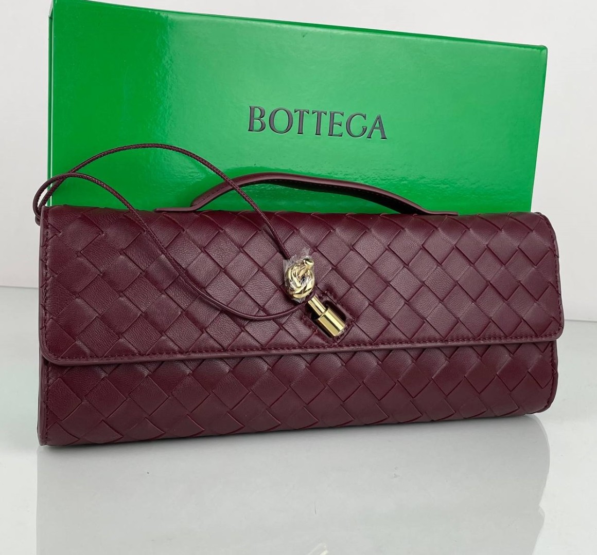 Женский кожаный клатч Bottega Veneta Andiamo бордовый