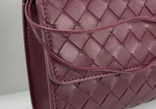 Женский кожаный клатч Bottega Veneta Andiamo бордовый