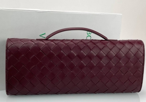 Женский кожаный клатч Bottega Veneta Andiamo бордовый