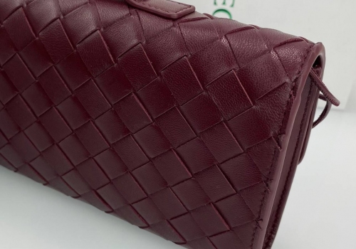 Женский кожаный клатч Bottega Veneta Andiamo бордовый