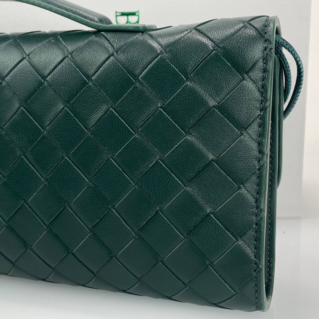 Женский кожаный клатч Bottega Veneta Andiamo