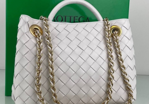 Белая кожаная сумка Bottega Veneta Andiamo Small