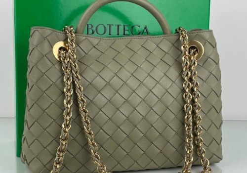 Серая кожаная сумка Bottega Veneta Andiamo Small