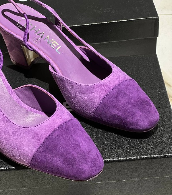 Фиолетовые замшевые босоножки Chanel Cruise