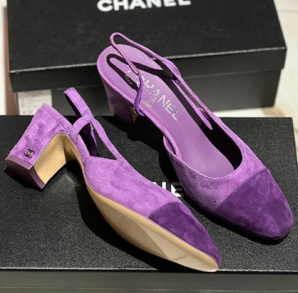 Фиолетовые замшевые босоножки Chanel Cruise