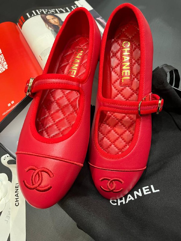 Балетки из кожи красного цвета Chanel