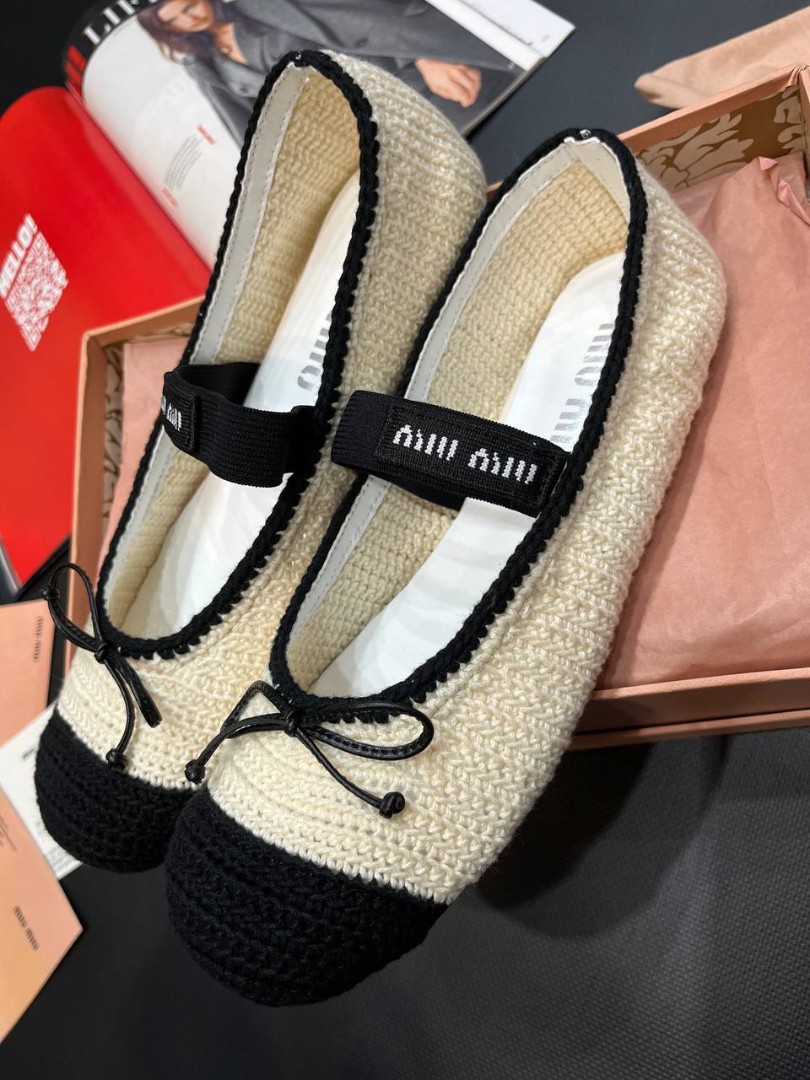 Вязаные белые балетки Miu Miu