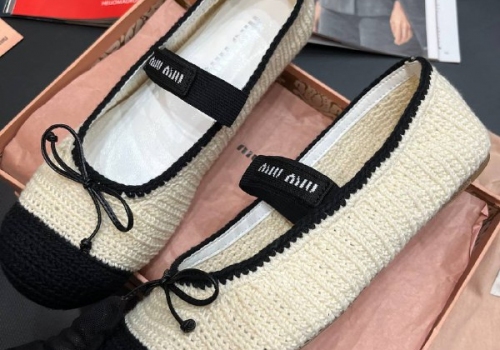 Вязаные белые балетки Miu Miu