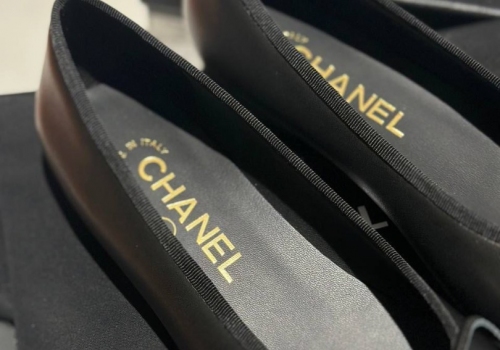 Кожаные черные балетки Chanel