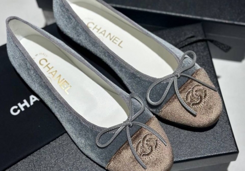 Бархатные серые балетки Chanel