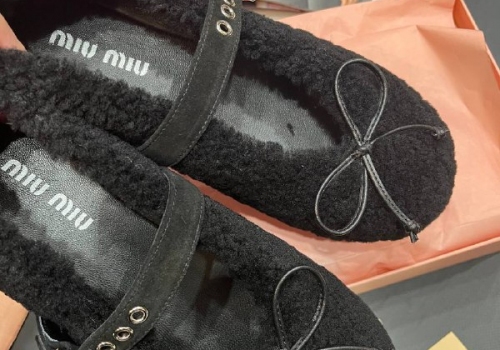 Черные балетки из меха Miu Miu