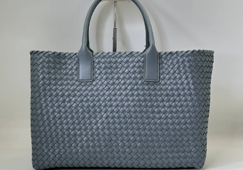 Женская кожаная сумка Bottega Veneta Medium Cabat