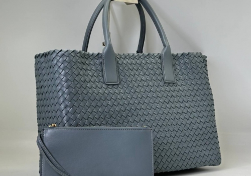 Женская кожаная сумка Bottega Veneta Medium Cabat