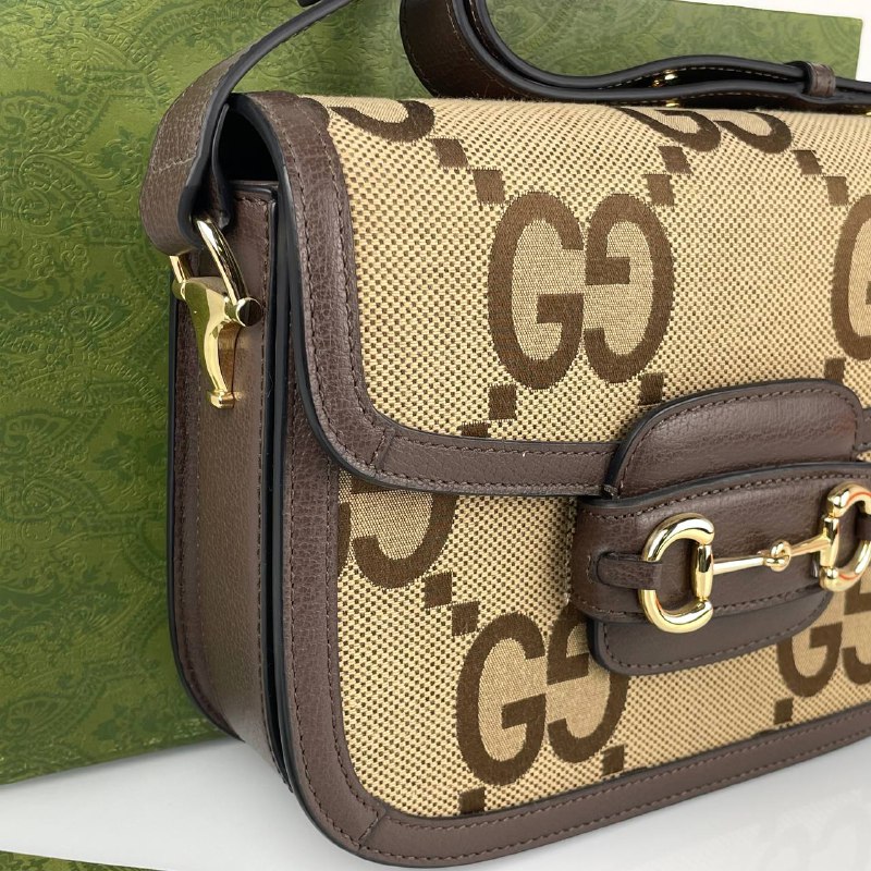 Женская сумка Gucci 1955 Horsebit Mediun GG Supreme бежевая с коричневым