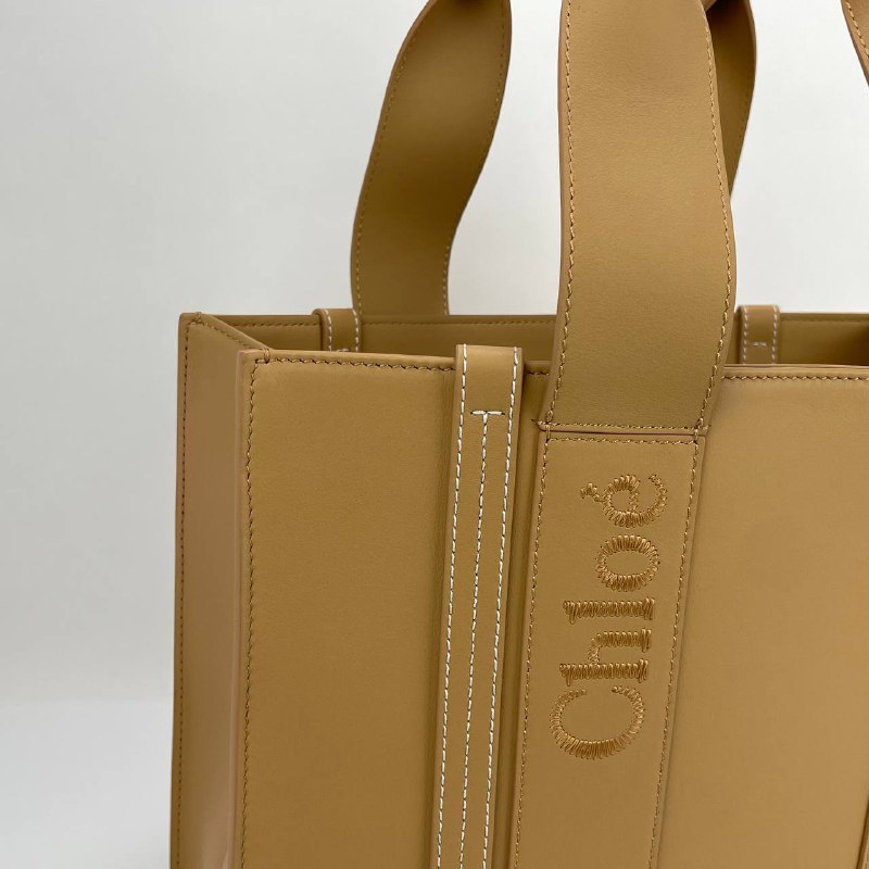 Женская бежевая кожаная сумка Chloe Tote Woody