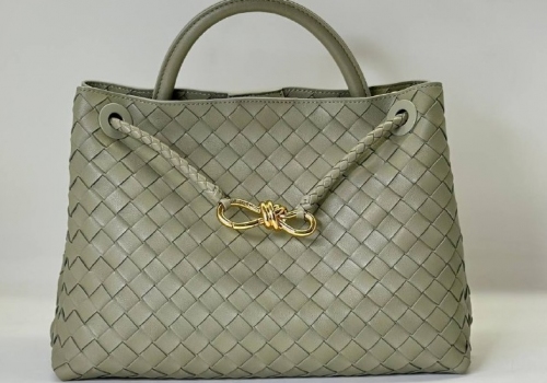 Оливковая кожаная сумка Bottega Veneta Andiamo Medium