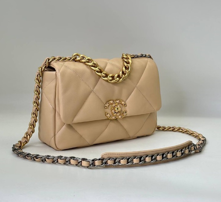 Кожаная сумка Chanel 19 бежевая 26 cm