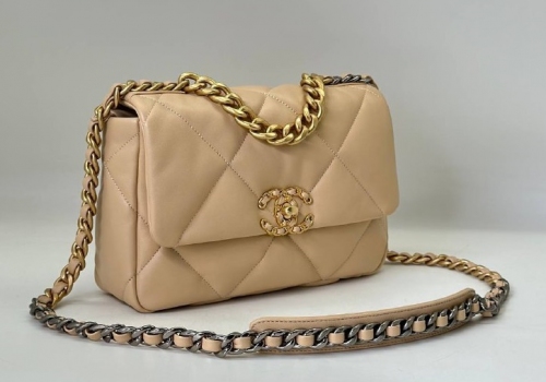 Кожаная сумка Chanel 19 бежевая 26 cm