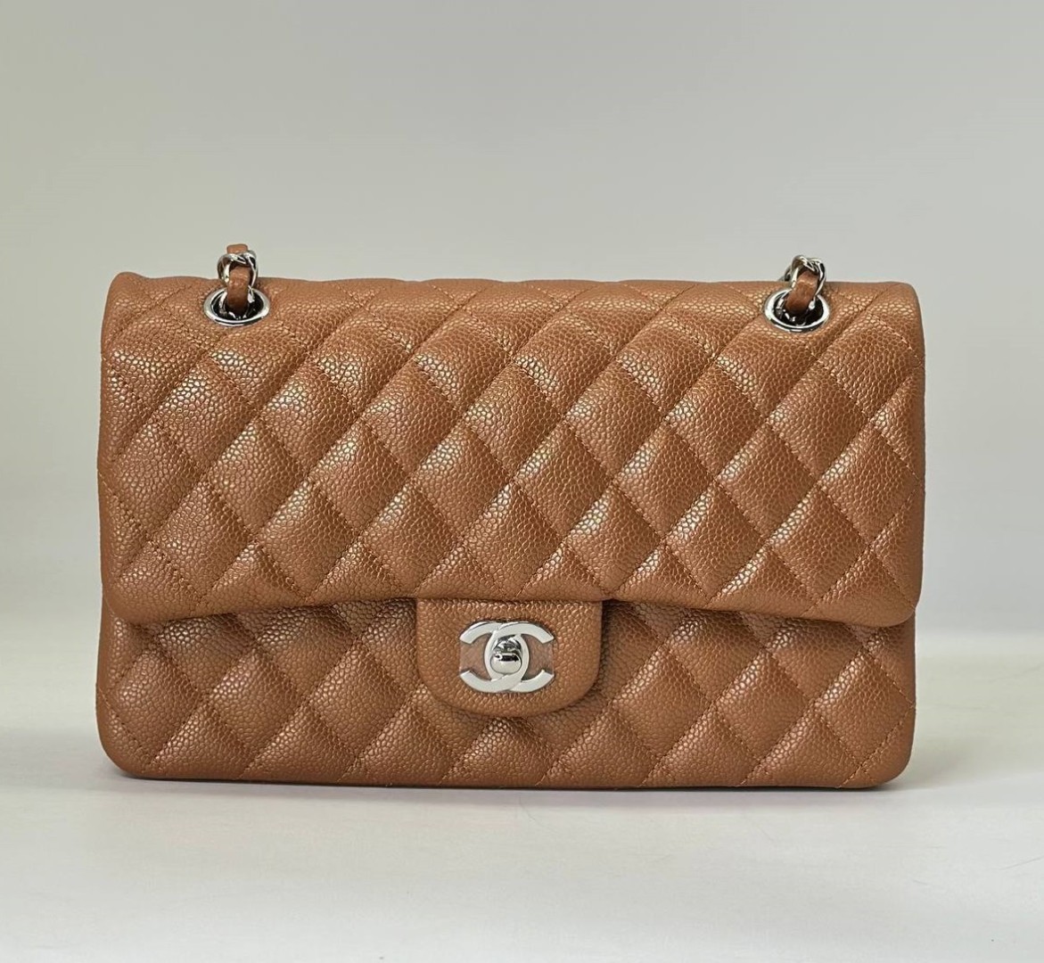 Кожаная коричневая сумка Chanel 11.12 Medium Classic Flap Bag