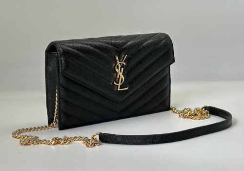 Кожаная черная сумка Saint Laurent Uptown 19 см