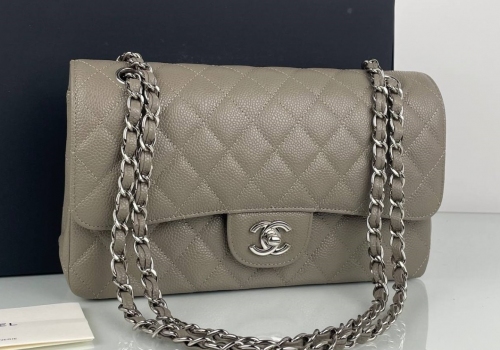 Кожаная серая сумка Chanel 11.12 Medium Classic Flap Bag