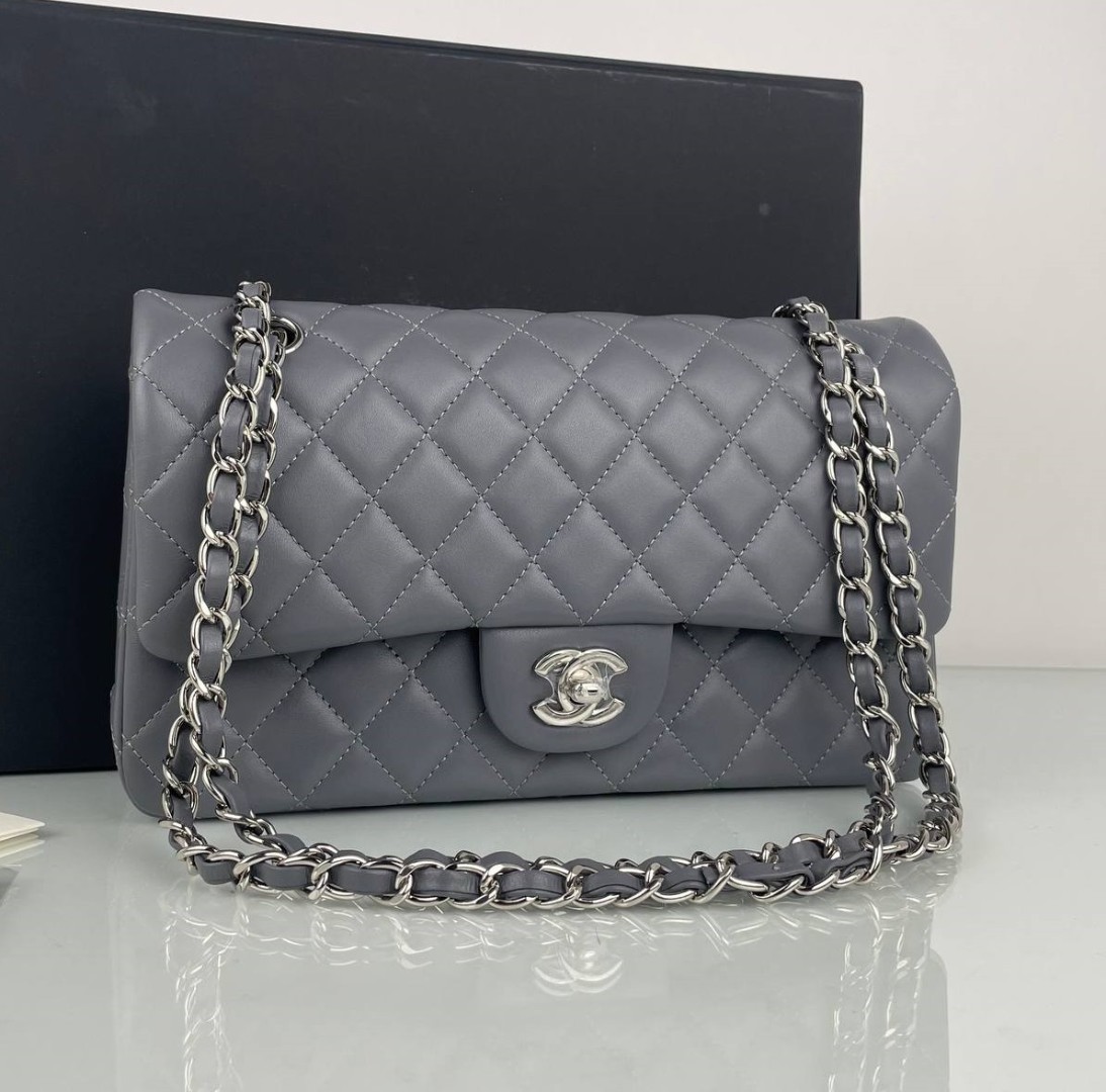 Кожаная сумка Chanel 11.12 Medium Classic Flap Bag серая