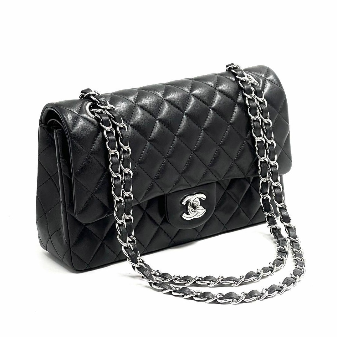 Кожаная сумка Chanel 11.12 Medium Classic Flap Bag