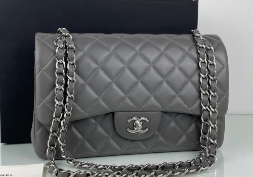 Женская серая кожаная сумка Chanel 11.12 Jumbo Classic Flap Bag