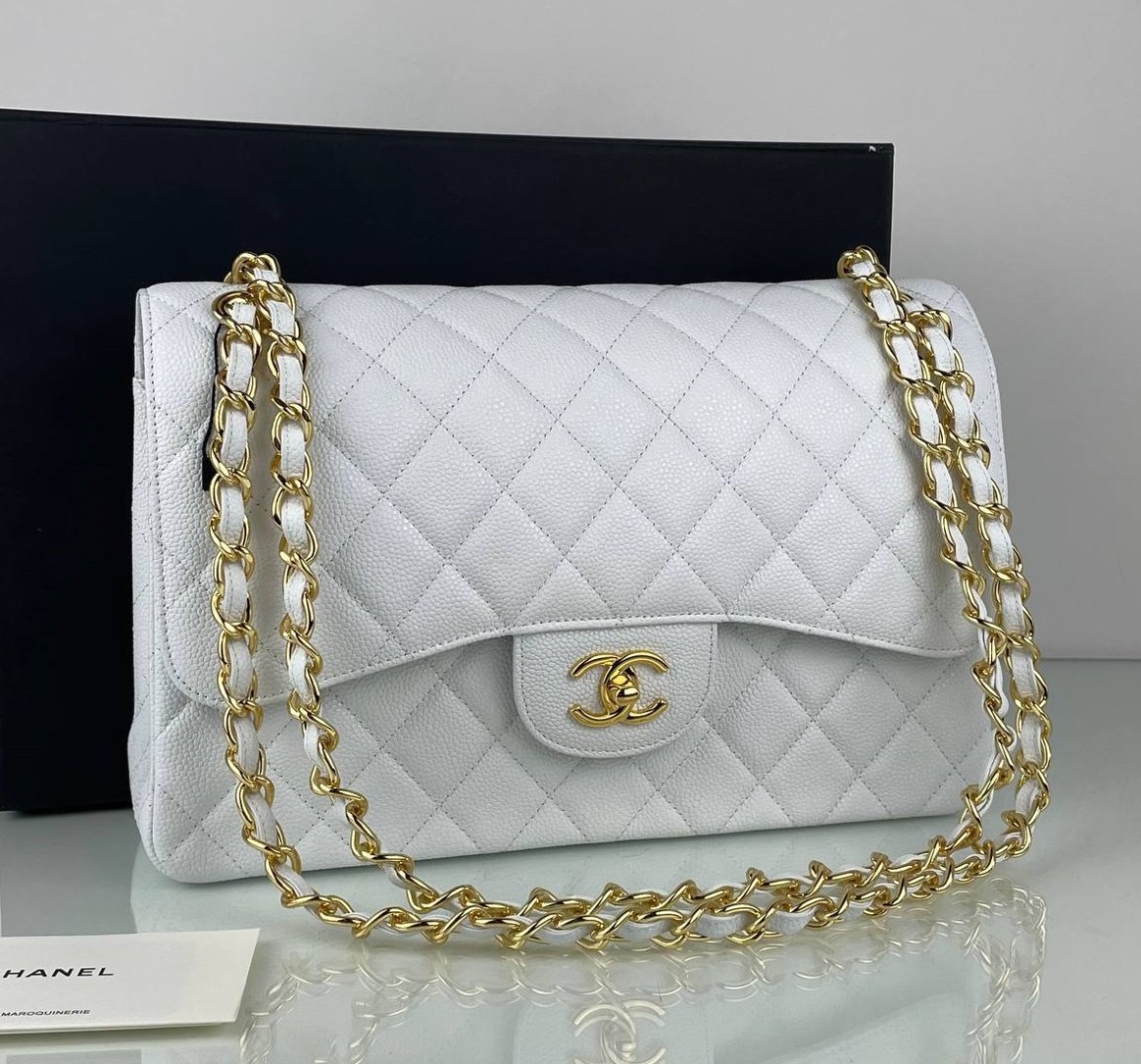 Женская белая кожаная сумка Chanel 11.12 Jumbo Classic Flap Bag