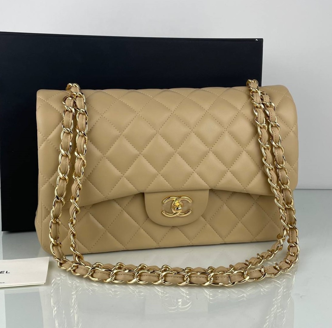 Женская бежевая кожаная сумка Chanel 11.12 Jumbo Classic Flap Bag