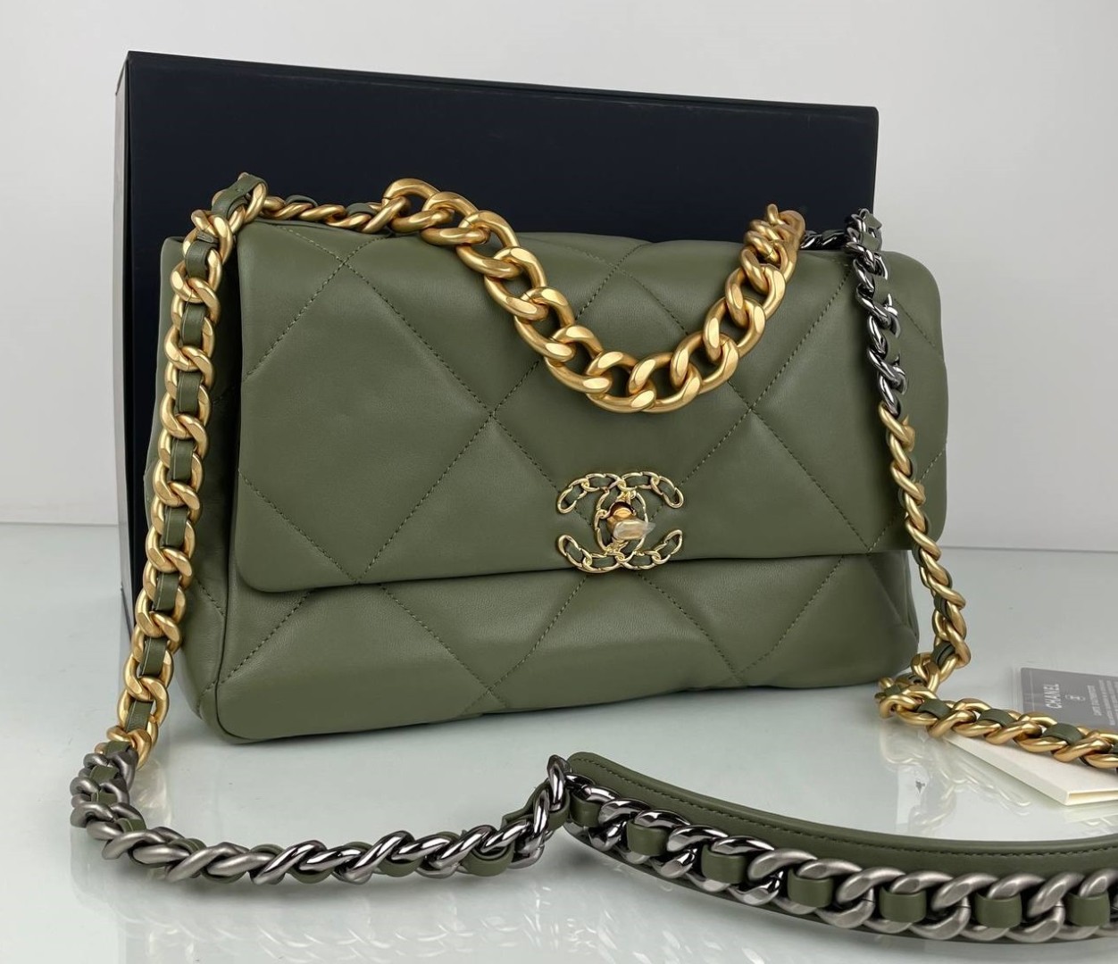 Кожаная сумка Chanel 19 милитари 30 cm