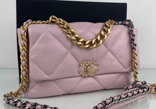 Кожаная сумка Chanel 19 розовая 30 cm