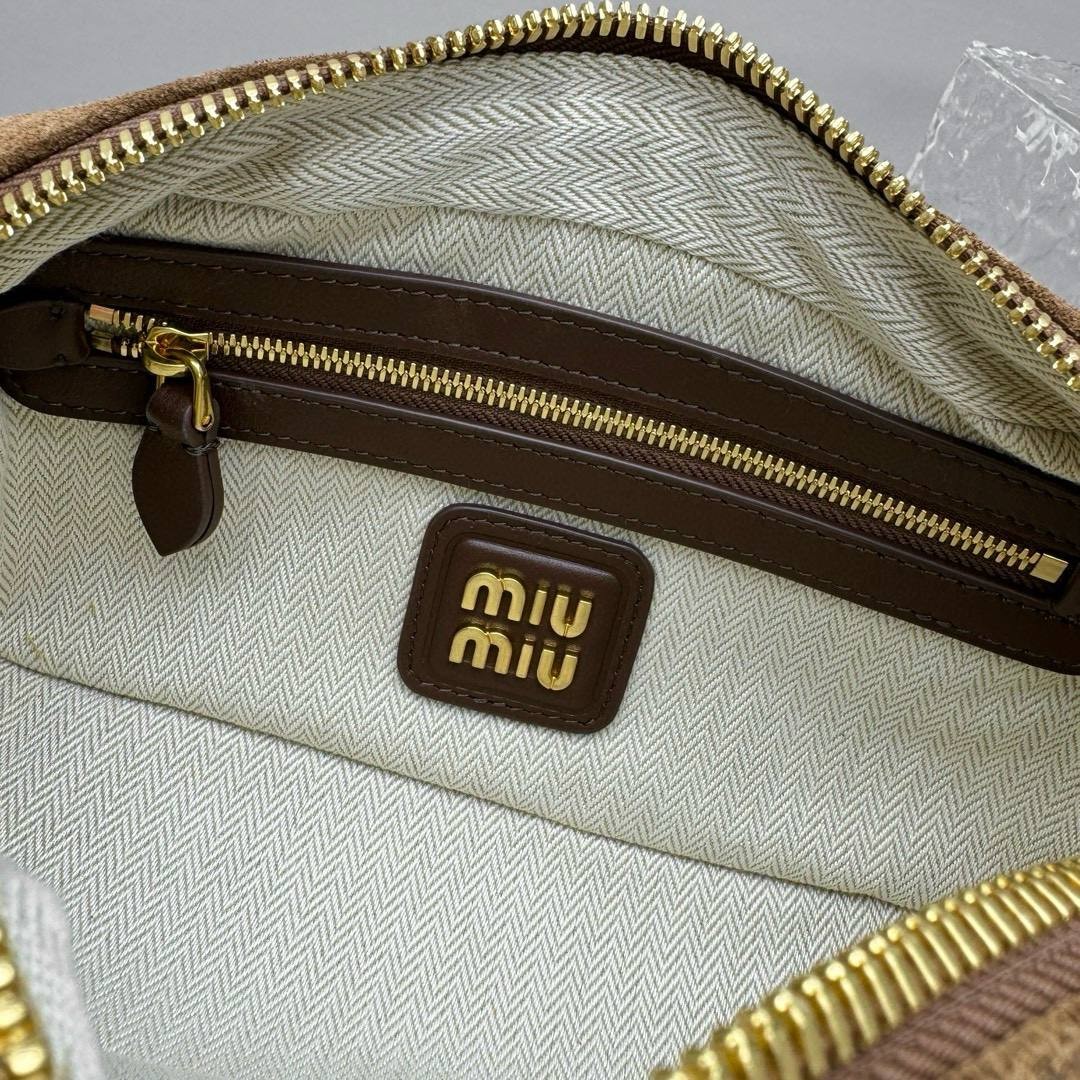 Женская замшевая сумка Miu Miu Arcadie Mini коричневая