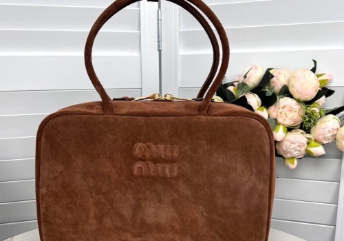 Женская Top-handle сумка из замши Miu Miu Beau коричневая