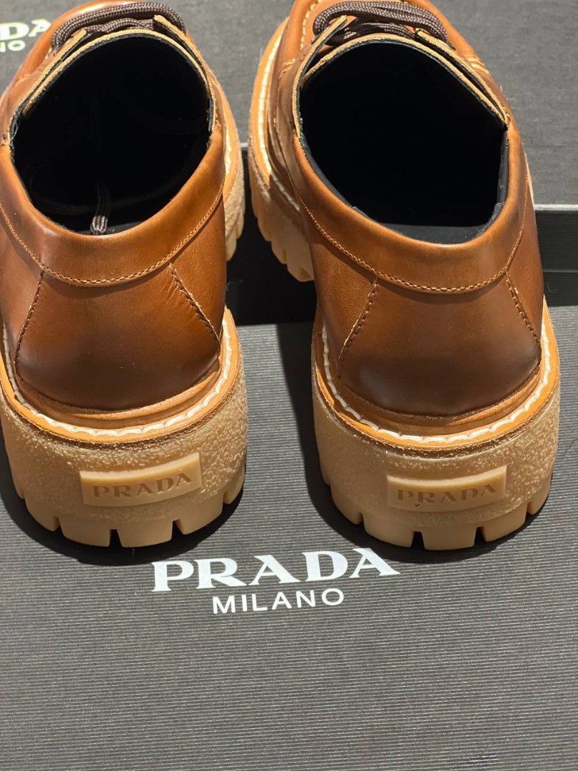 Женские кожаные мокасины Prada коричневые