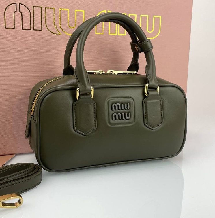 Женская кожаная сумка Miu Miu Arcadie Mini милитари